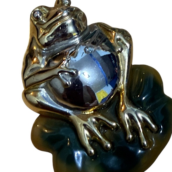 Vintage Gold and Green Frog Brooch - Picture 4 of 12